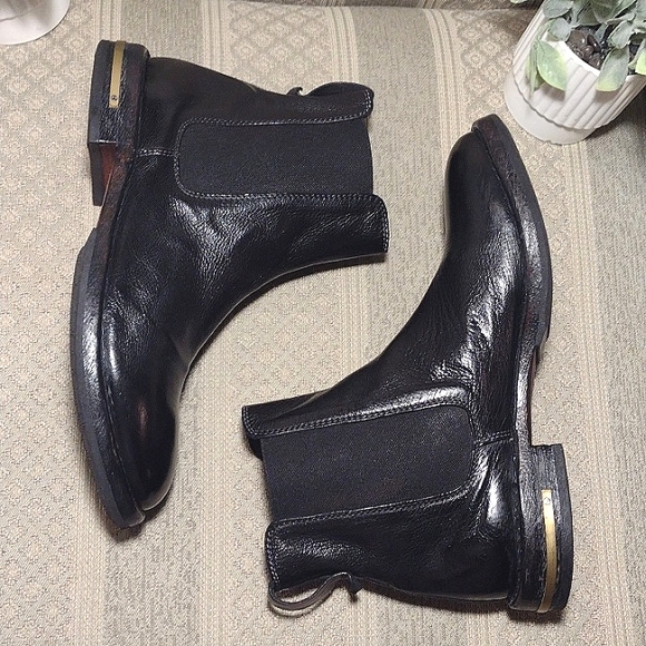 Moma Leather Slip on Ankle Bootie - Picture 5 of 15